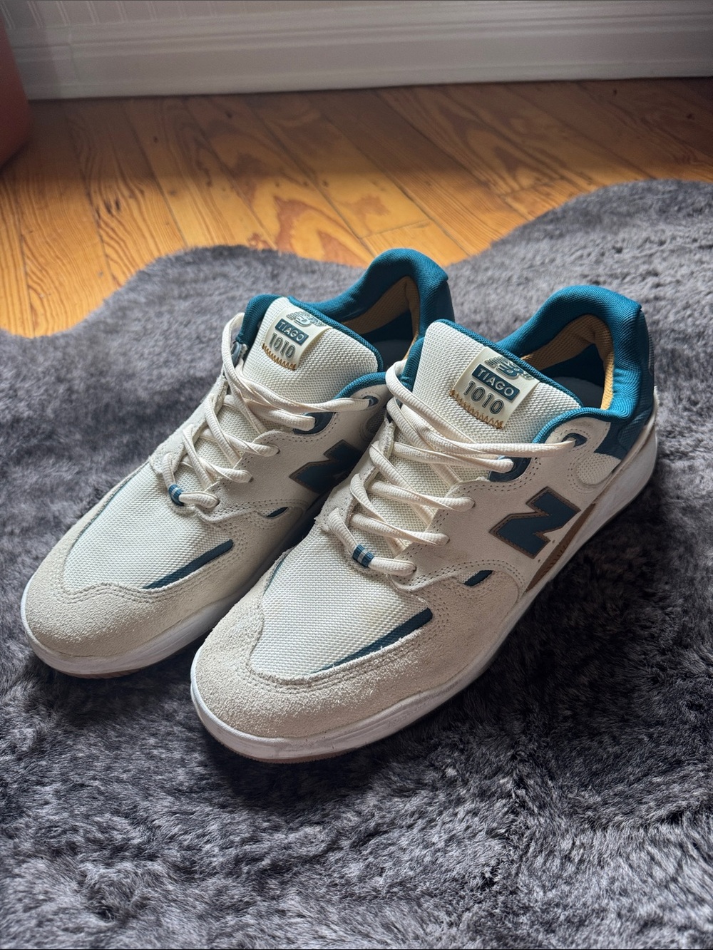 New Balance Men’s Cream & Teal Athletic Casual Sneakers